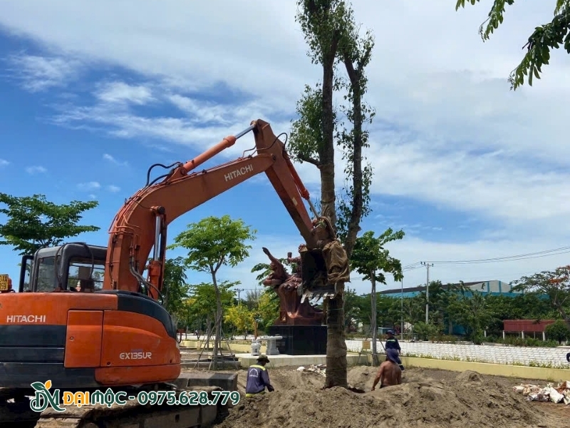 Máy múc cạy hết phần bê tông dưới bề mặt đất